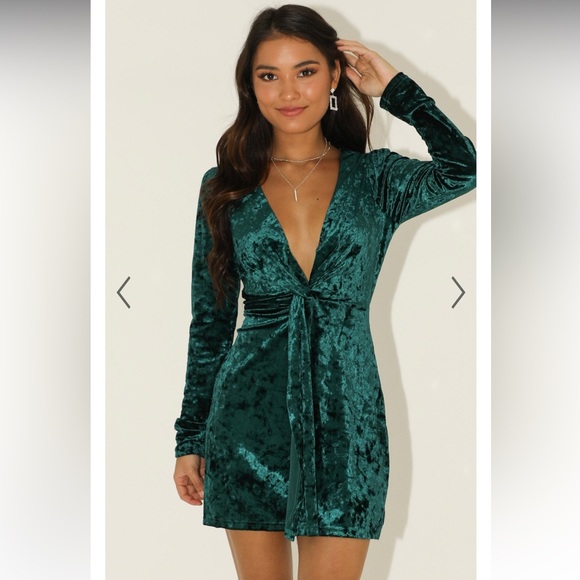 LIMO SONG DRESS IN EMERALD GREEN VELVET - Picture 2 of 8